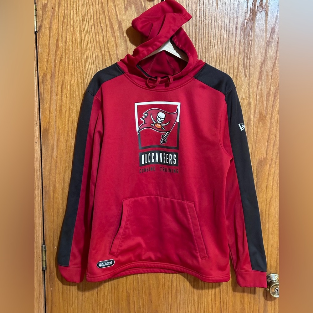Tampa Bay Buccaneers NFL New Era Red Men's Pullover Hoodie Brand Sz Med Pocket